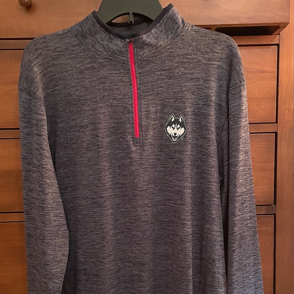 UCONN Zipped Pullover NWT Sz M